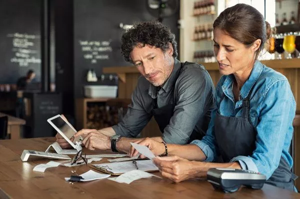 staff calculating restaurant bill